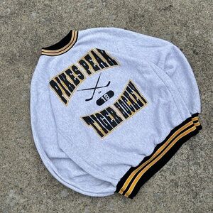 90’s vintage Pikes Peak Tiger Hockey Gray Athletic Crewneck Sweater